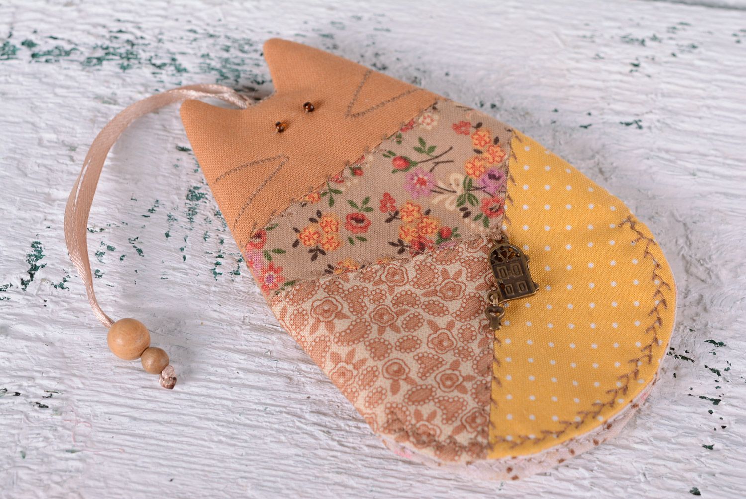 Guardallaves de tela con forma de gato hecho a mano llavero artesanal bonito foto 1