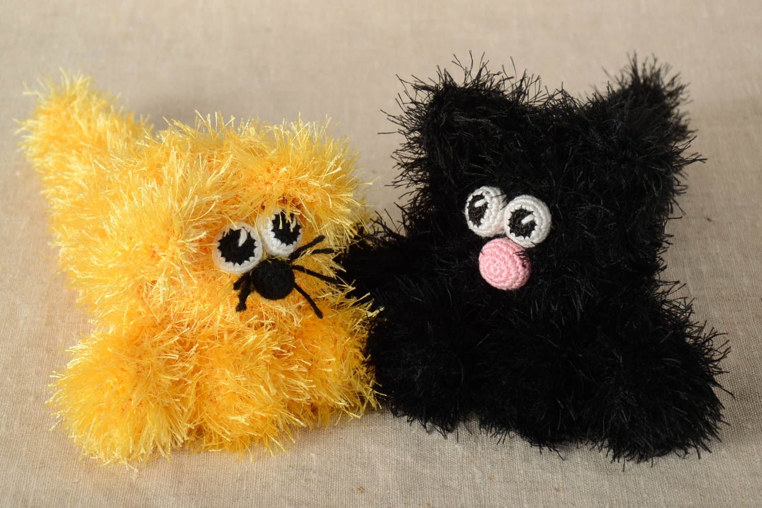 Jouets enfant Peluches chats fait main Cadeau original 2 pièces coton tricotés photo 1