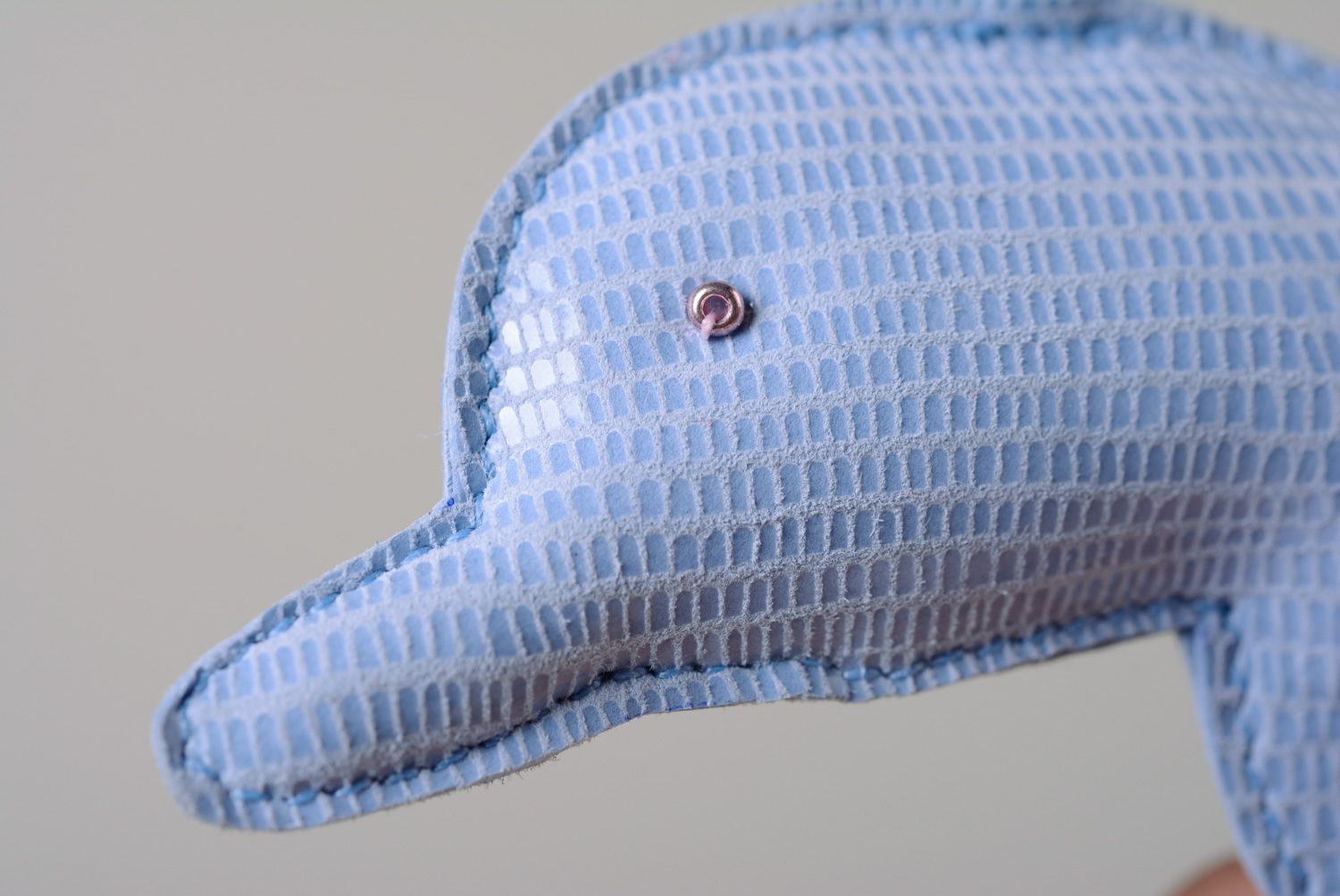 Colgante de cuero hecho a mano accesorio para bolso Delfín azul foto 2
