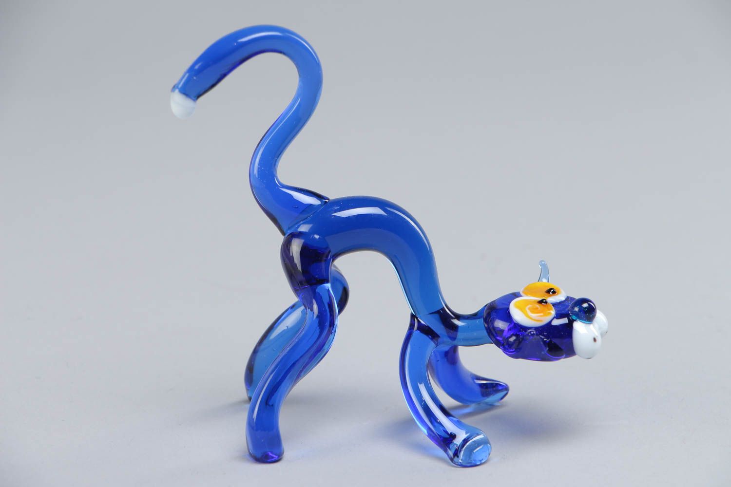 Статуэтка из стекла лэмпворк ручной работы миниатюрная для настольного декора Синий кот  фото 2