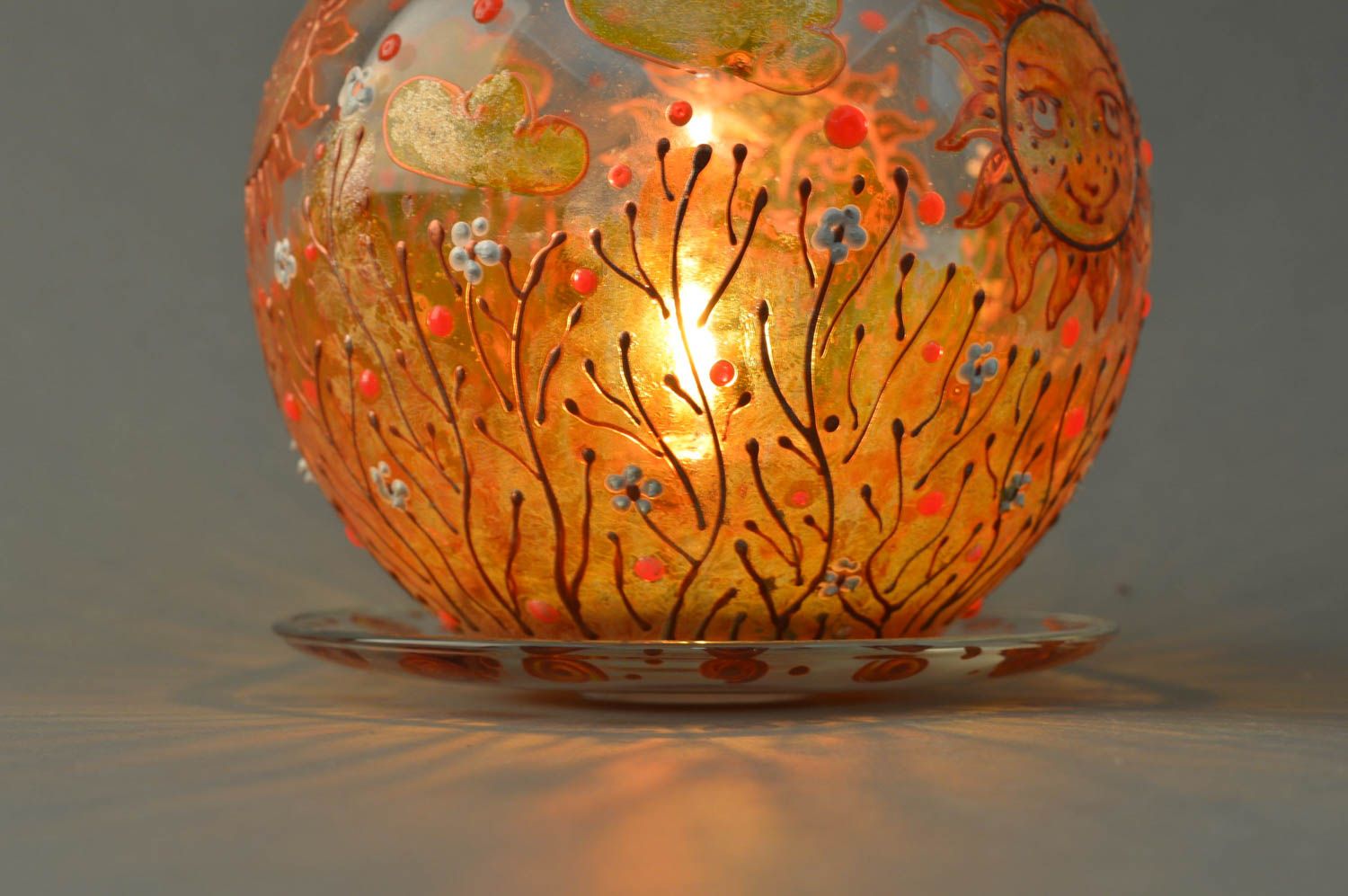 Runder brauner bemalter Kerzenhalter aus Glas handmade Accessoire für Interieur  foto 2