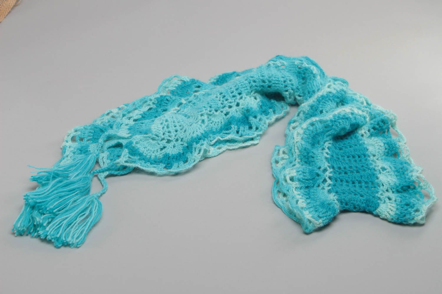 Écharpe en mohair bleu ciel ajourée tricotée au crochet faite main pour femme photo 2