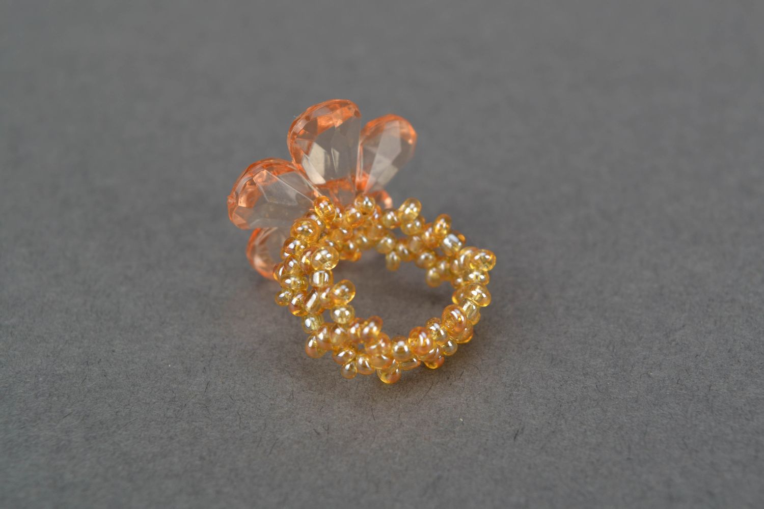 Женское кольцо из бисера Бежевый цветок фото 4