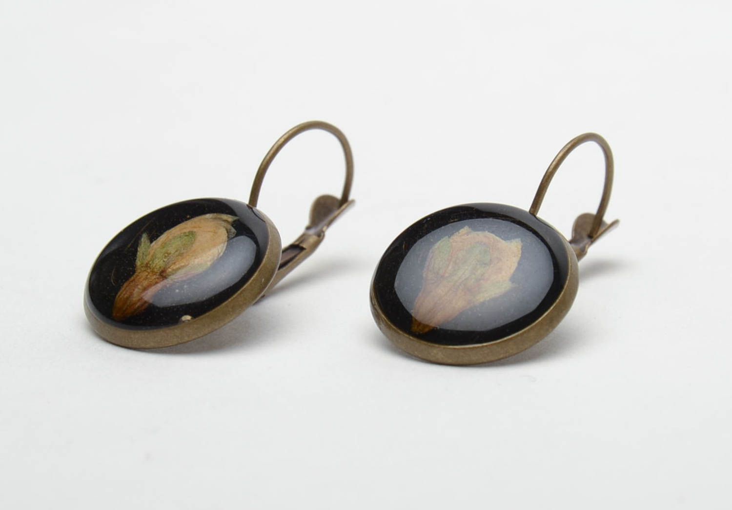 Elegant earrings with natural flowers embedded in epoxy resin photo 4