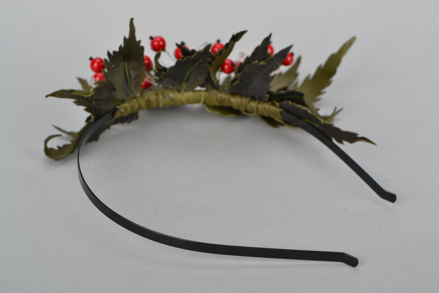 Design headband with berries photo 5
