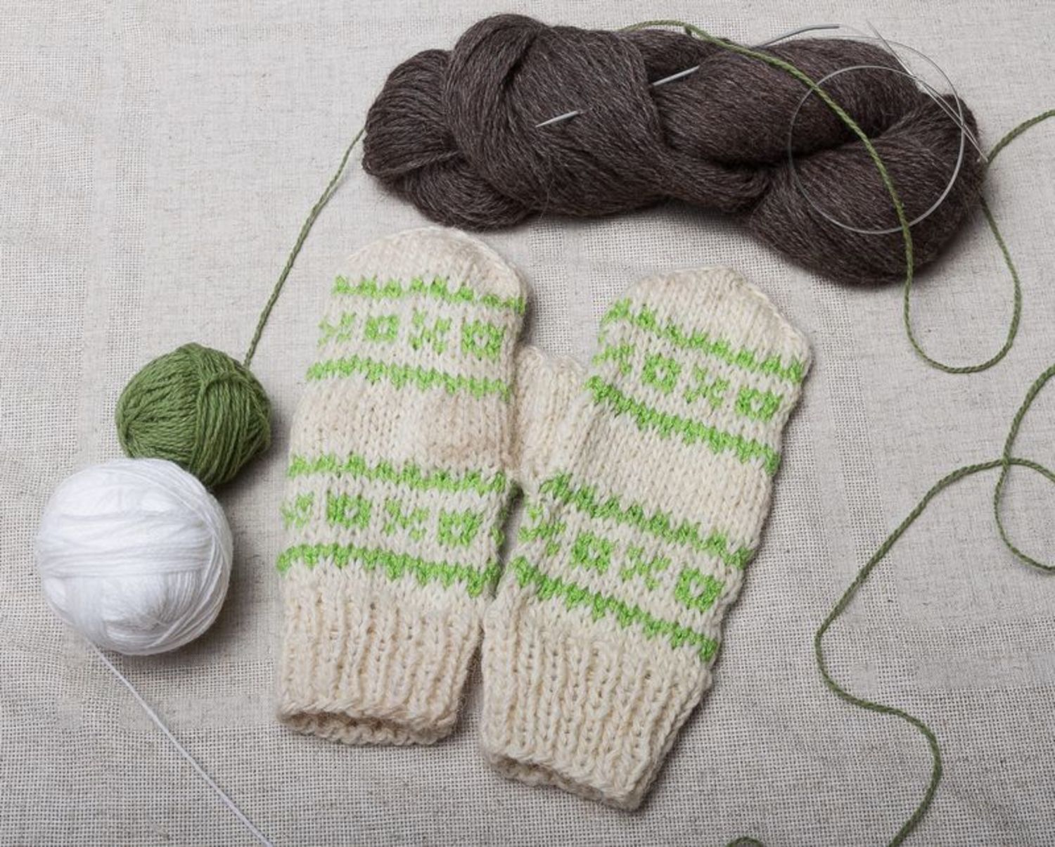 Mitaines tricotées en laine photo 1