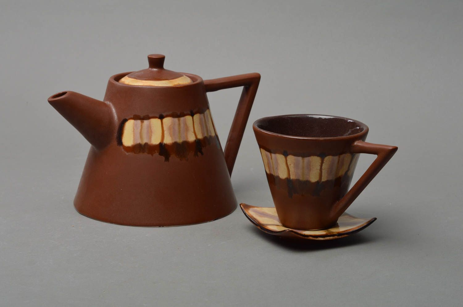 Art handmade pottery set of pyramid shape kettle and teacup in brown and beige color photo 1