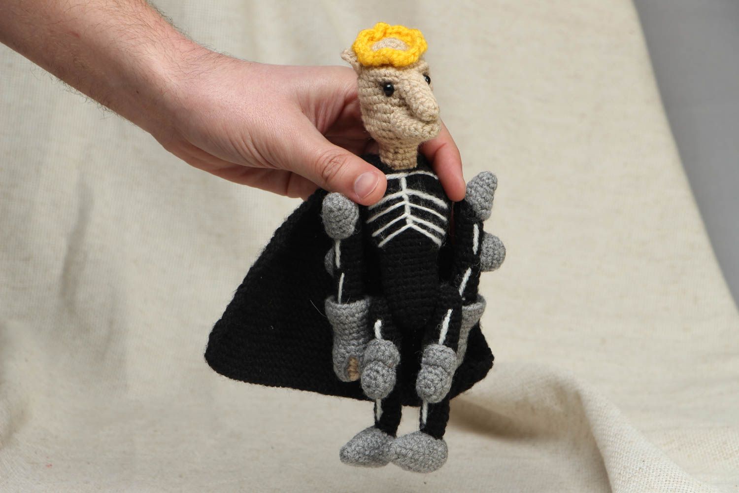 Peluche tricotée au crochet en forme de Kochtcheï photo 4