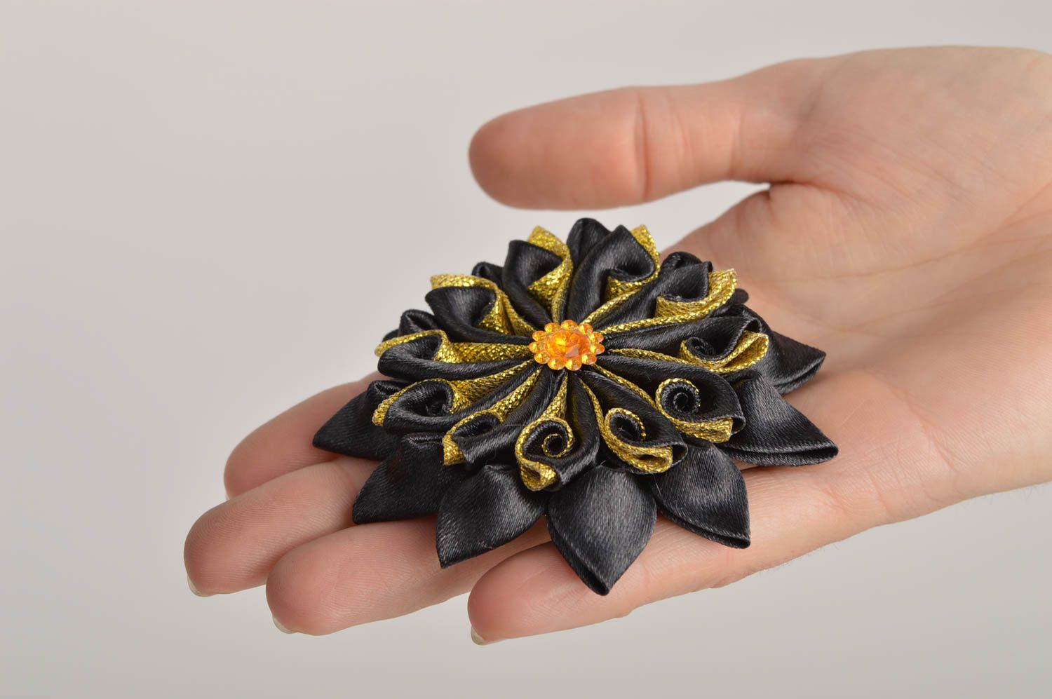 Gancho con flor negra artesanal complemento para peinados regalo original foto 2