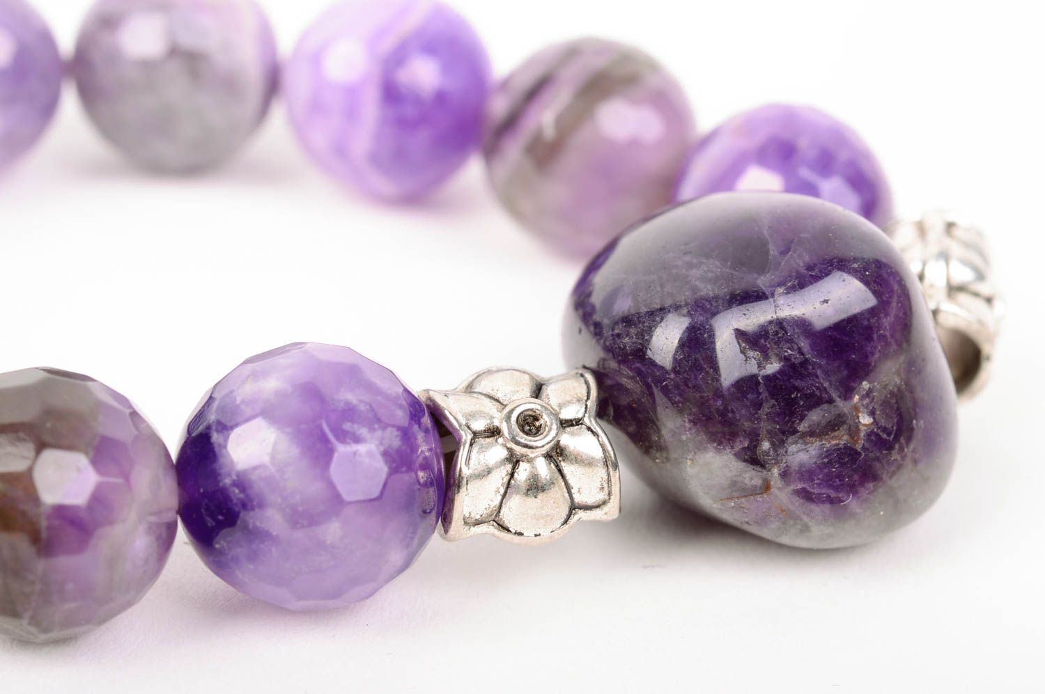 Фиолетовый браслет ручной работы из натуральных камней аксессуар для девушек фото 4