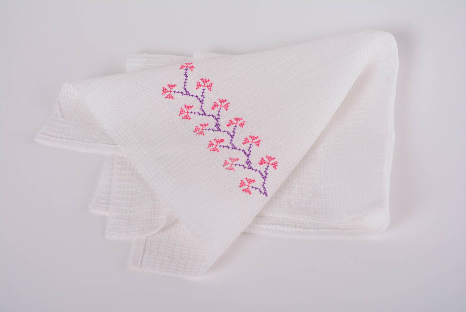 Deko Serviette mit Stickerei aus Baumwolle mit Blumen Muster handmade in Weiß  foto 5