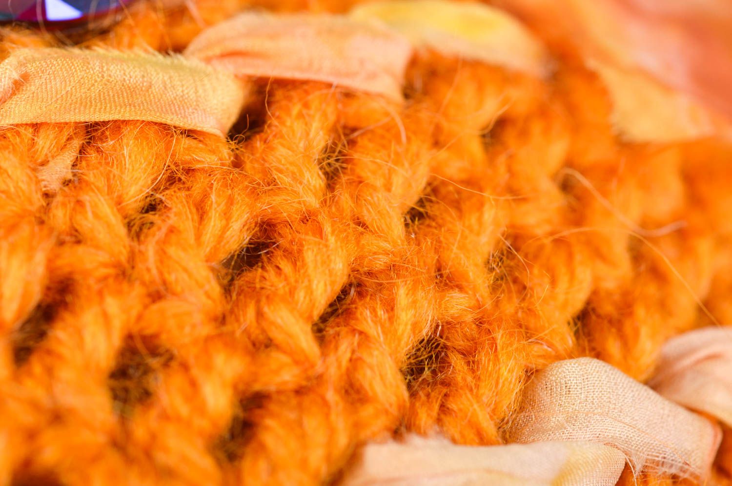 Bonnet orange en laine Bonnet fait main tricoté au crochet Vêtement femme photo 4