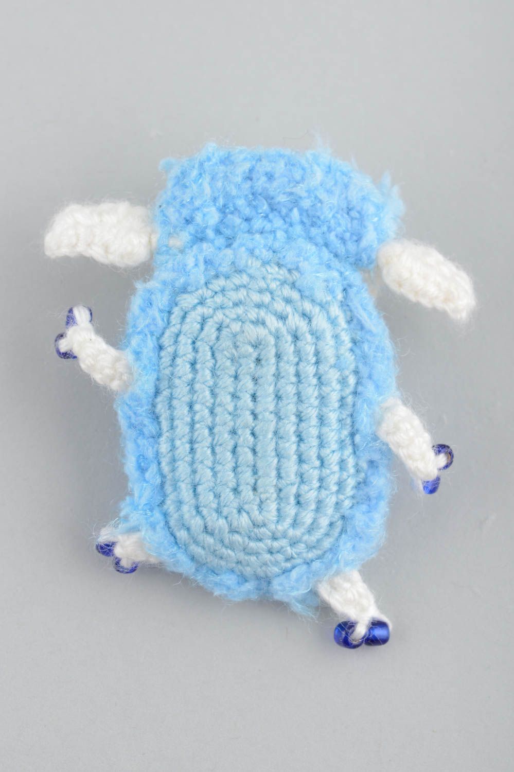 Aimant frigo artisanal jouet miniature tricoté bleu fait main décoration Brebis photo 2