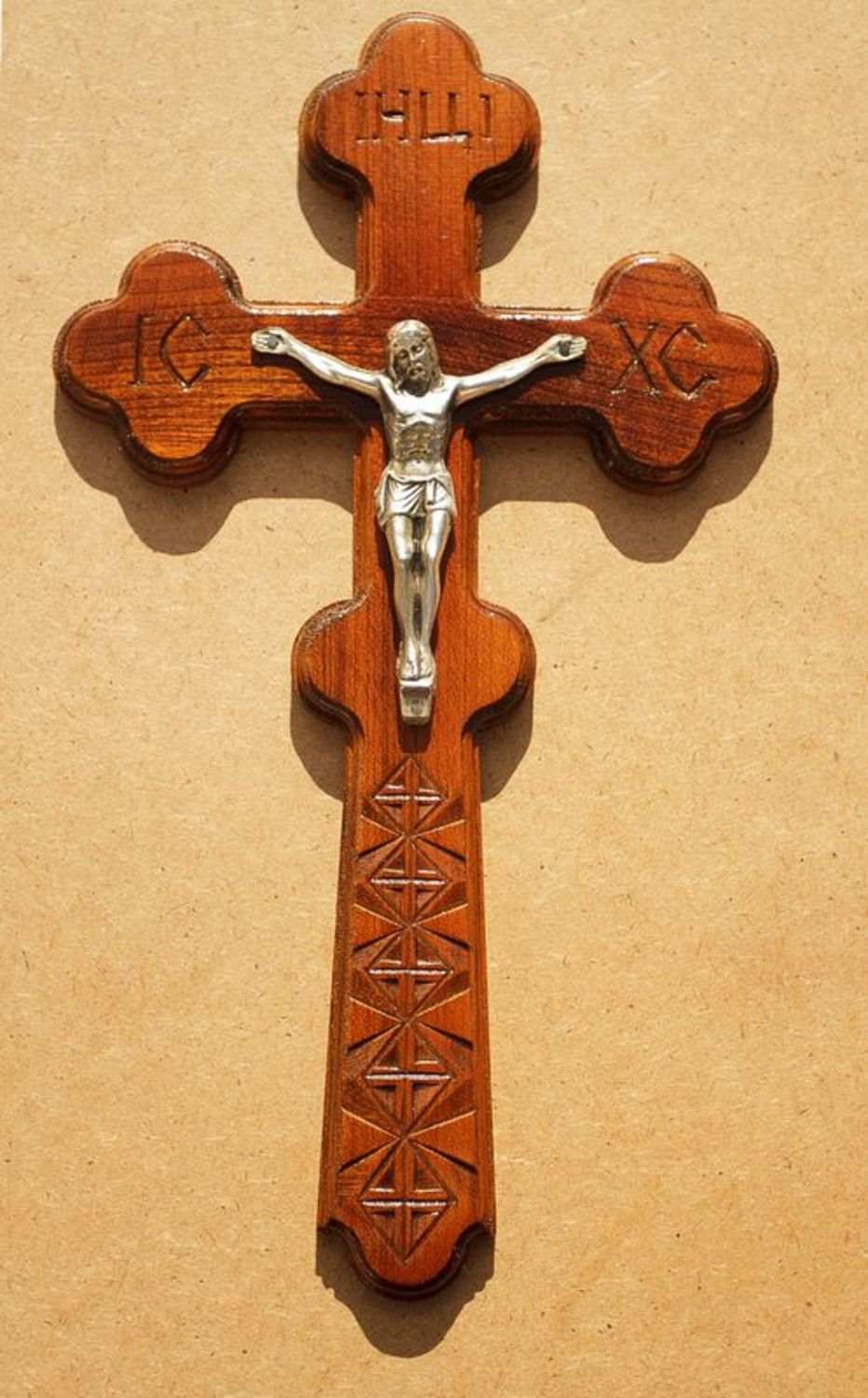 Деревянный настенный крест  фото 2