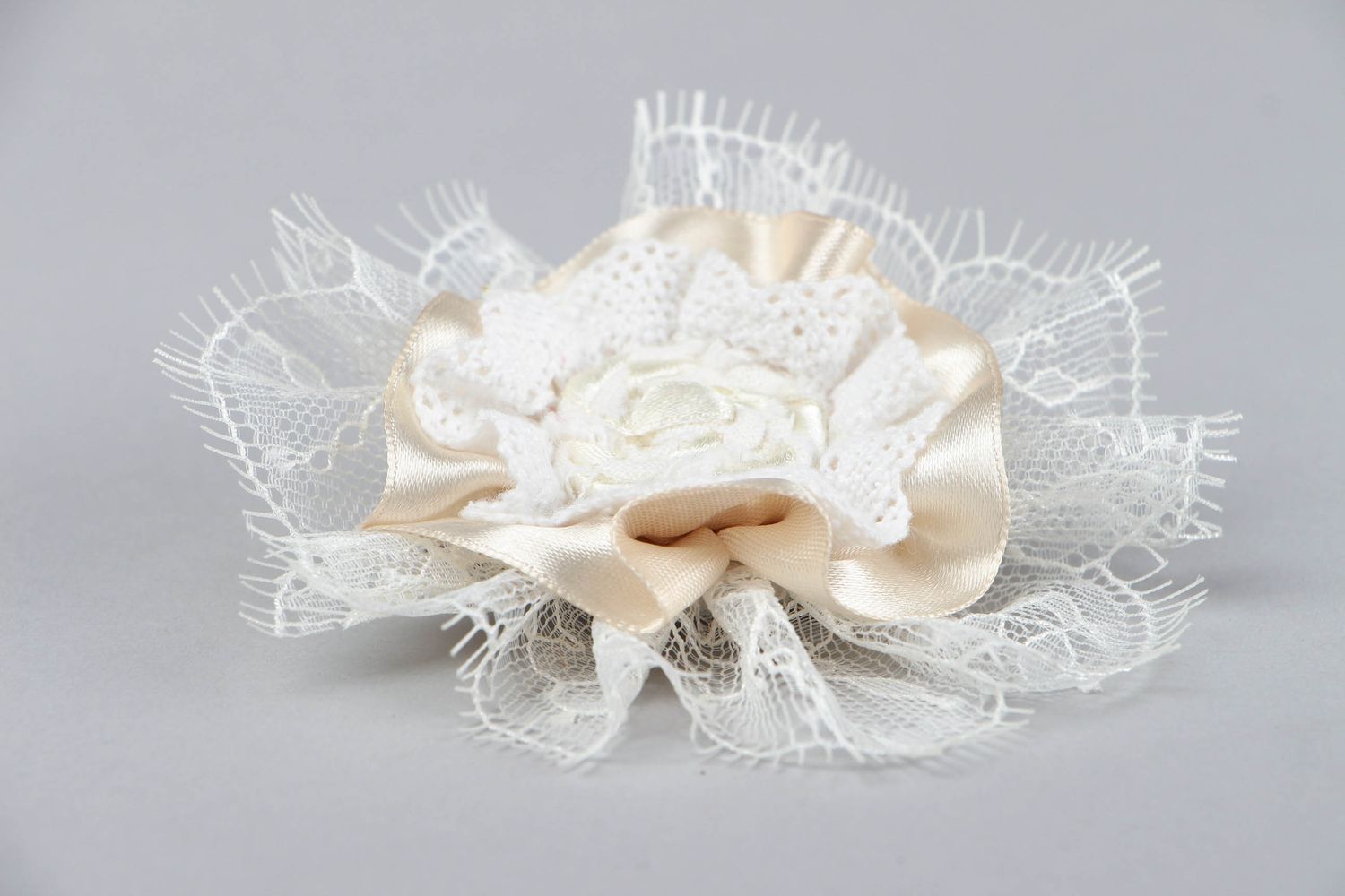 Brooch-barrette made of lace photo 3