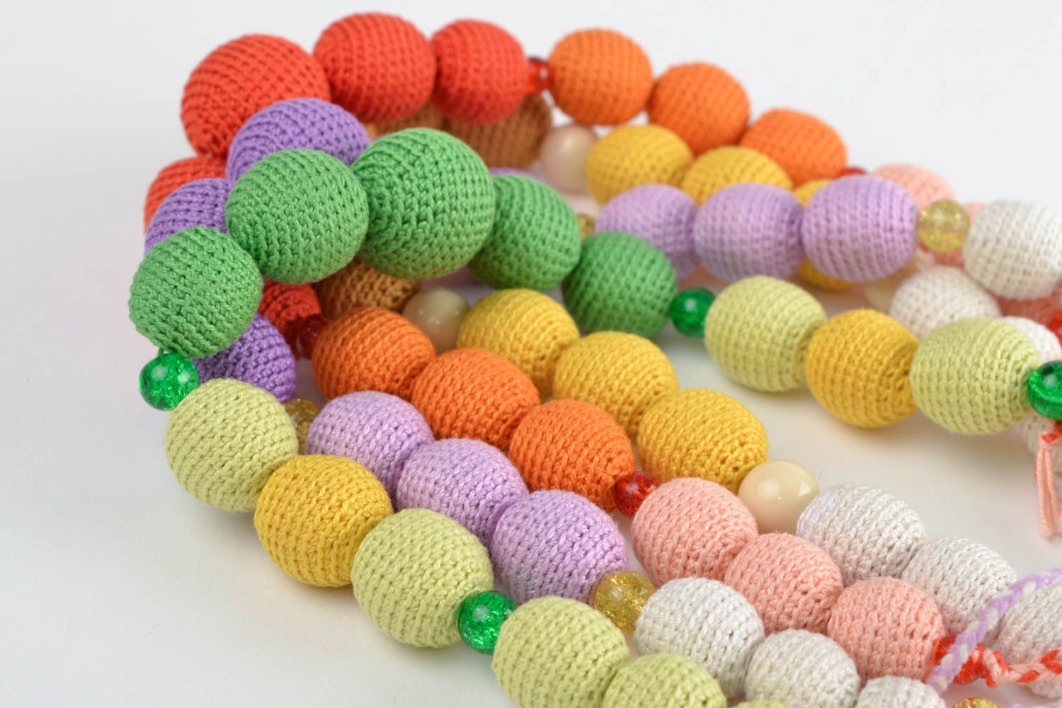 Колье из обвязанных нитками бусин набор из 4 изделий разноцветные ручная работа фото 2