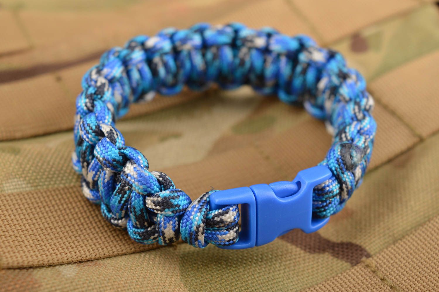 Синий браслет паракорд ручной работы браслет из паракорда браслет на руку фото 1