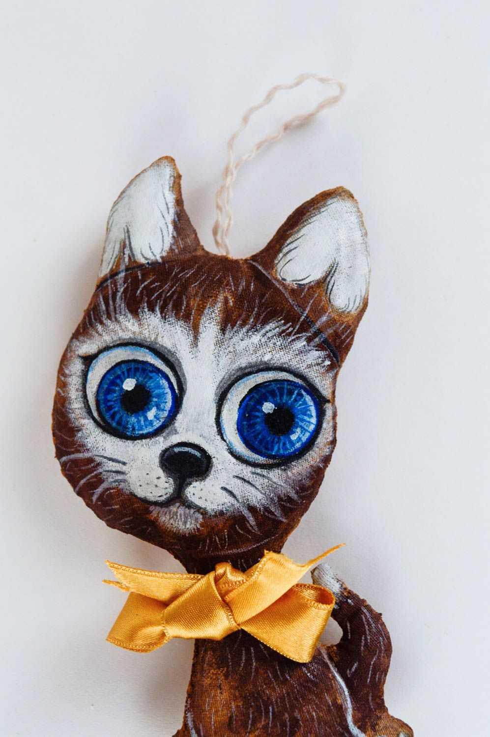 Мягкая игрушка кошка из ткани ручной работы ароматизированная с петелькой фото 4
