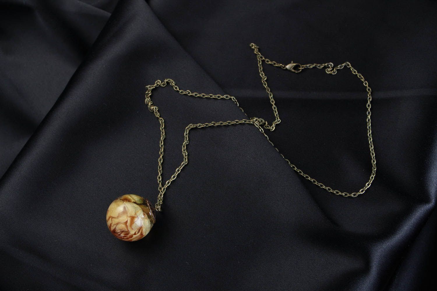Pendant with a yellow rose photo 3