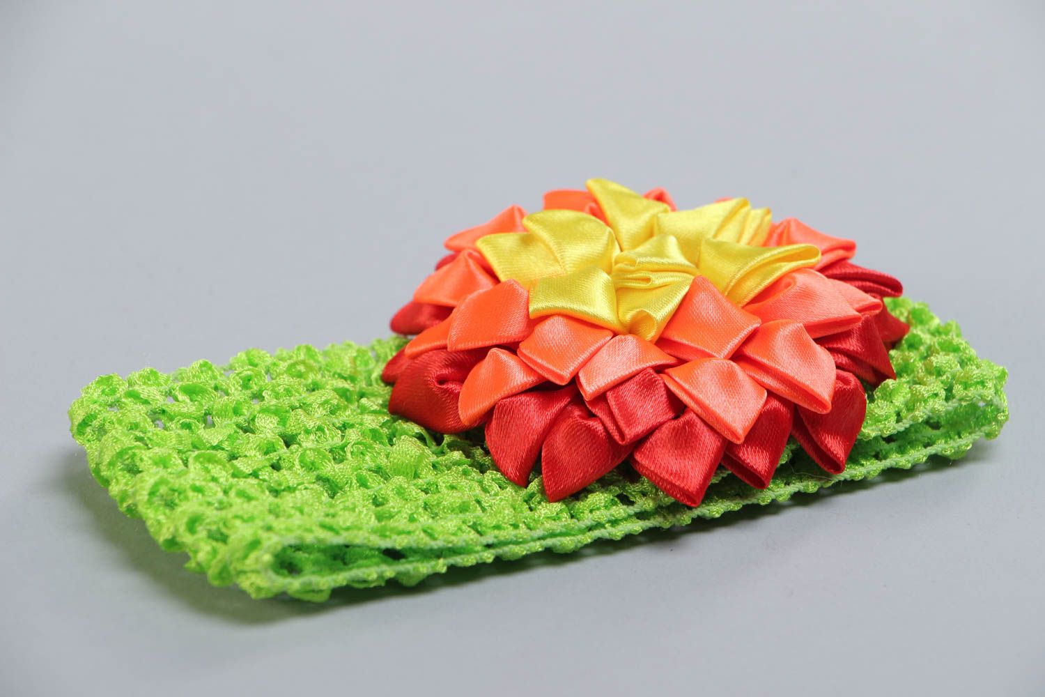 Bright stylish handmade kanzashi satin flower headband photo 3