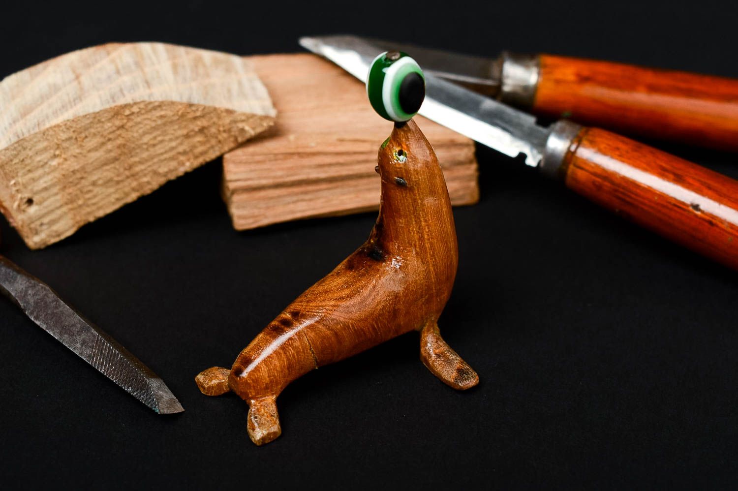 Kleine Holzfigur handmade Deko aus Naturmaterialien geschnitzte Holzfigur foto 1