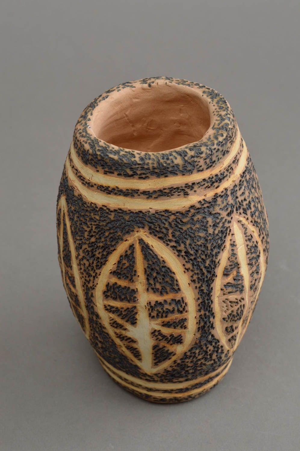 Petit vase en argile peint de glaçure à motif style ethnique gris fait main photo 2