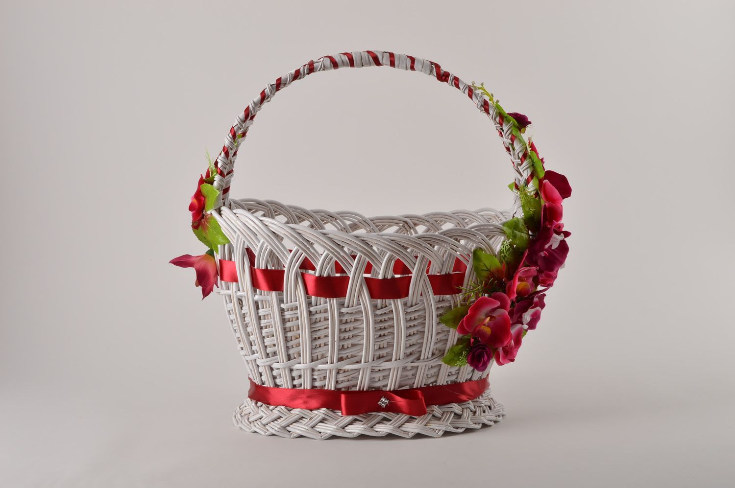 Cesta de mimbre con flores hecha a mano elemento decorativo regalo para mujer foto 3