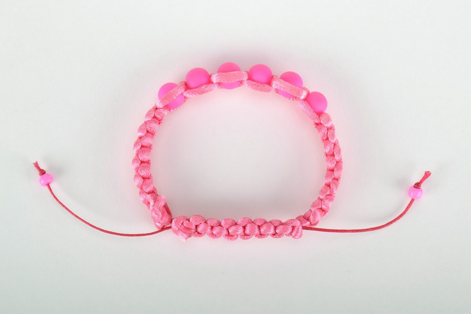 Bracelet fait main original de couleur rose photo 2
