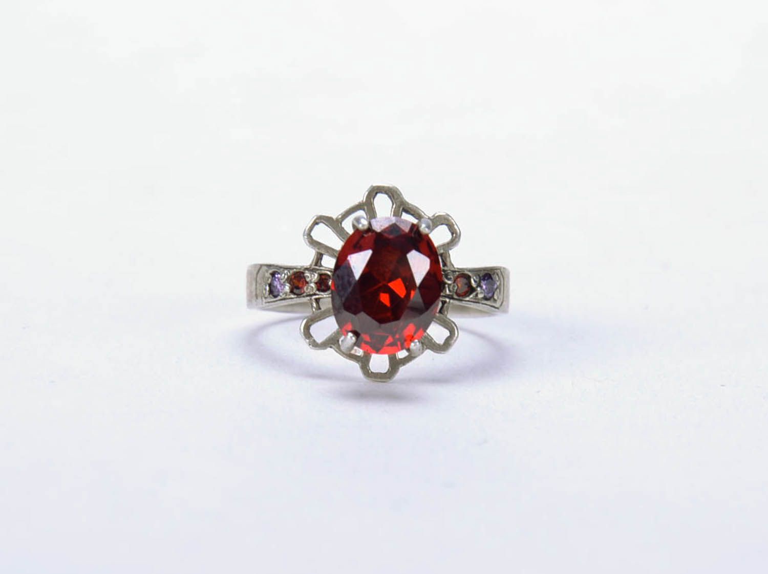 Серебряное кольцо с камнем фото 3
