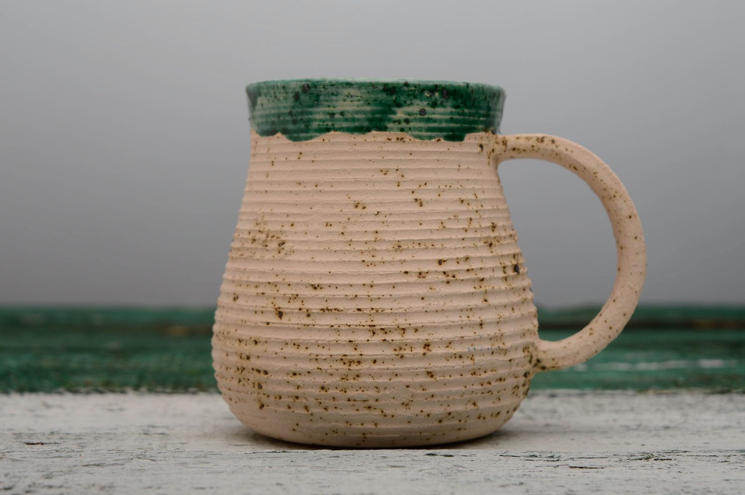 Glasierte Keramik Teetasse ungewöhnlicher Form foto 3