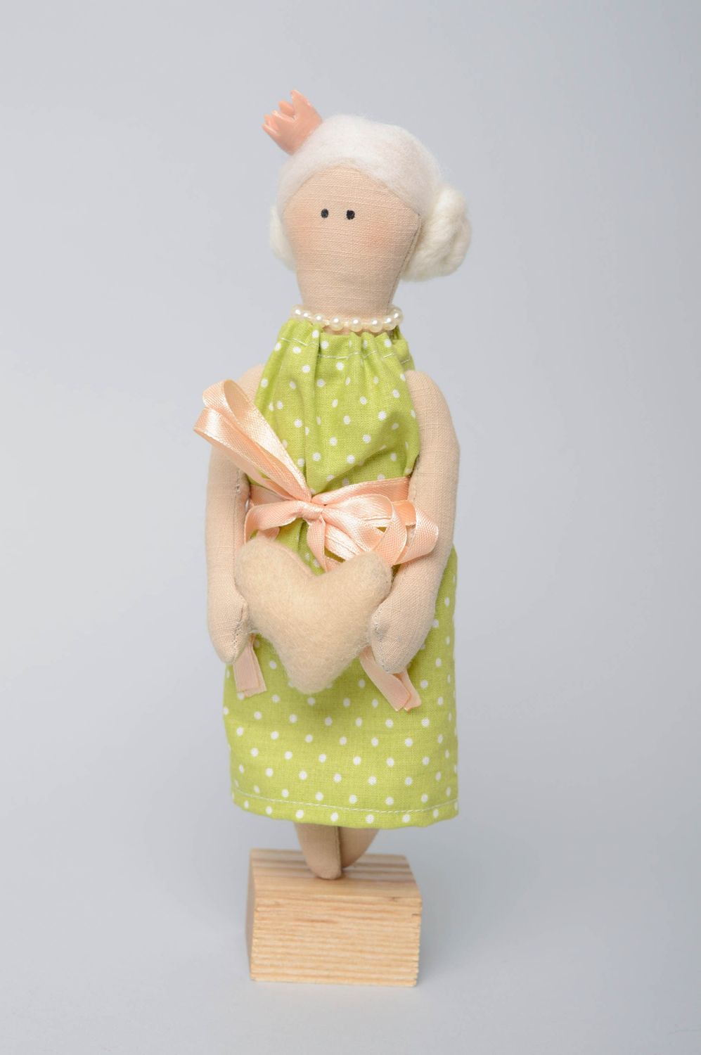 Тканевая кукла дизайнерская на подставке Принцесса фото 1