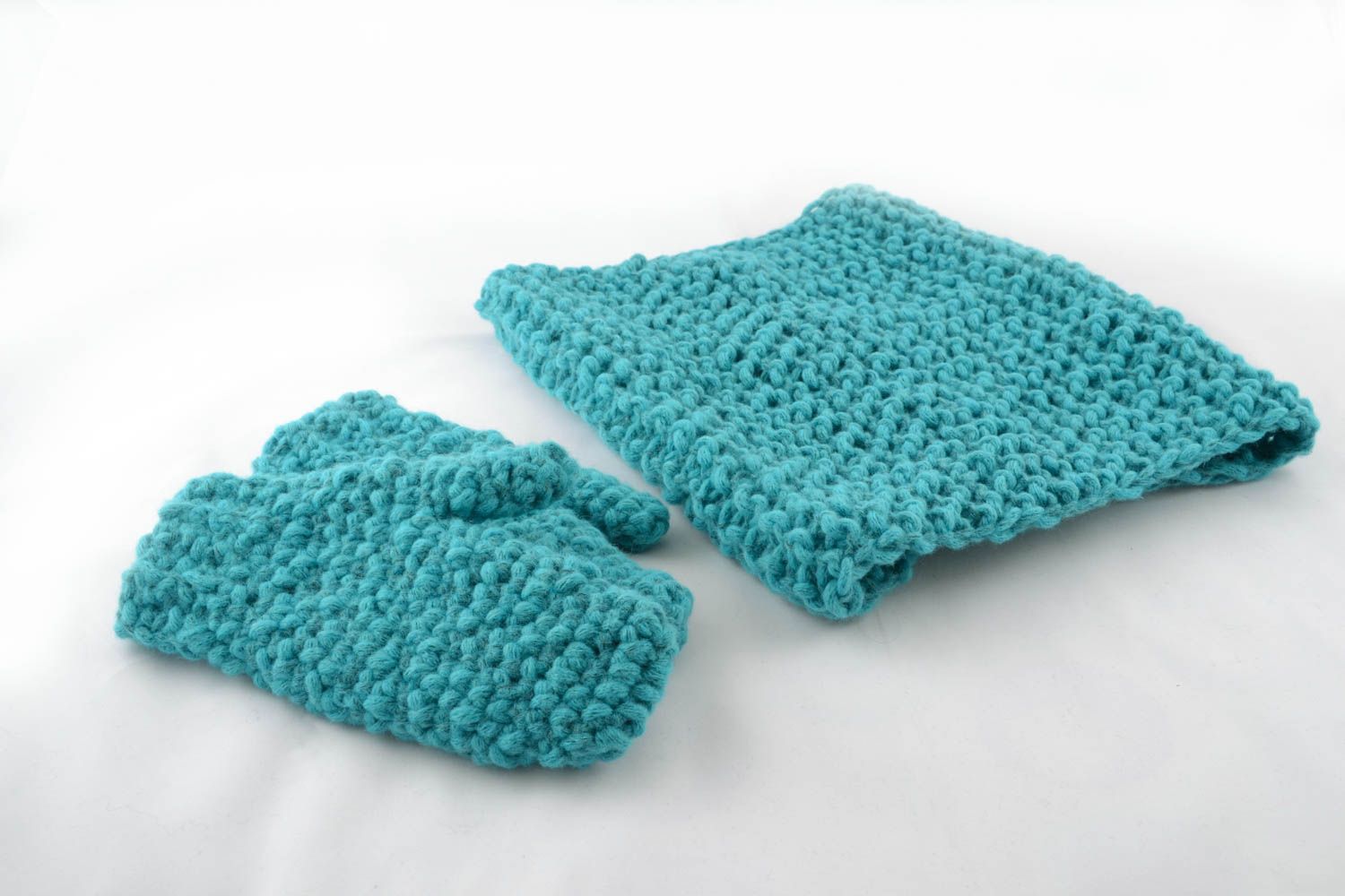 Crochet scarf and mittens photo 2