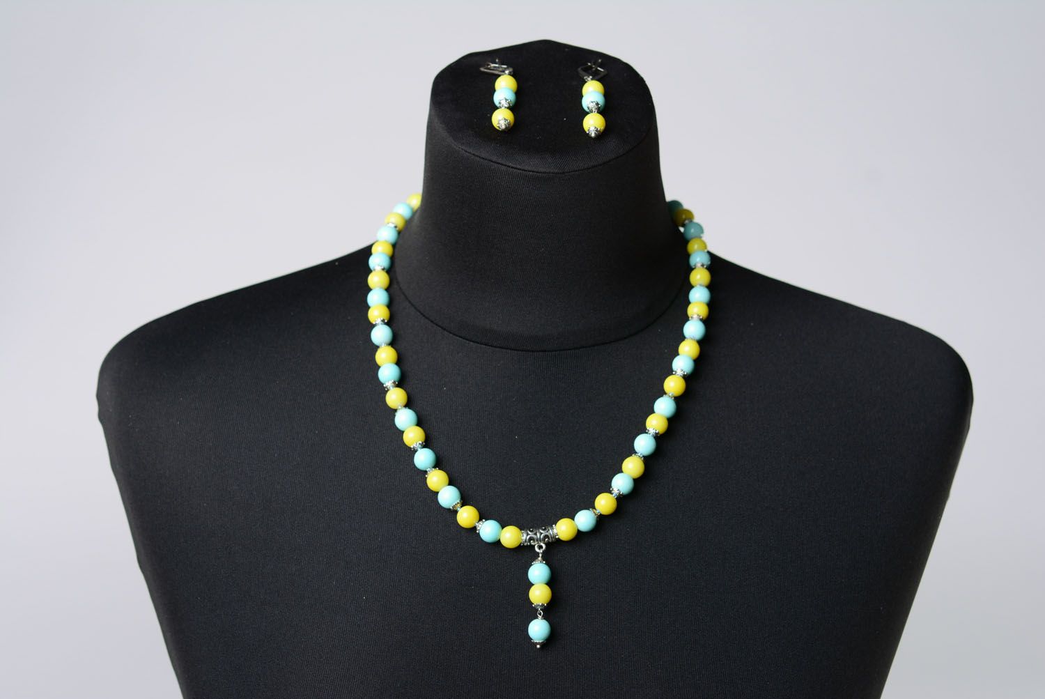 Ceramic beaded necklace and earrings photo 2