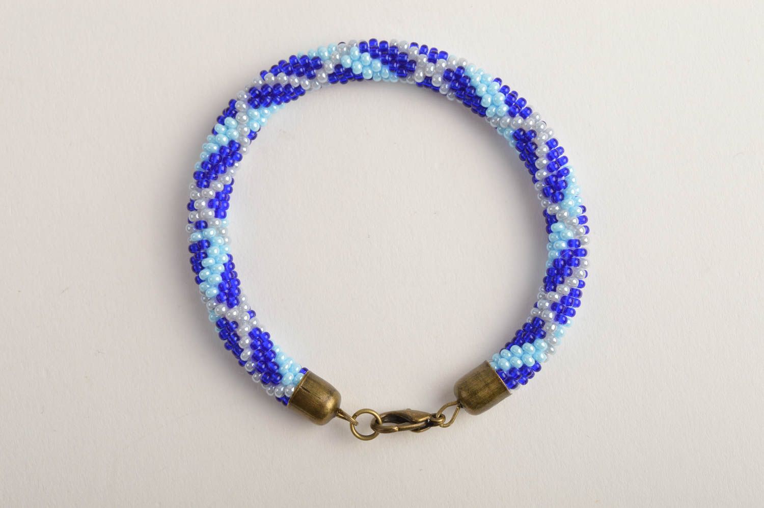 Bracelet bleu Bijou fait main tissé en perles de rocaille Cadeau enfant photo 3