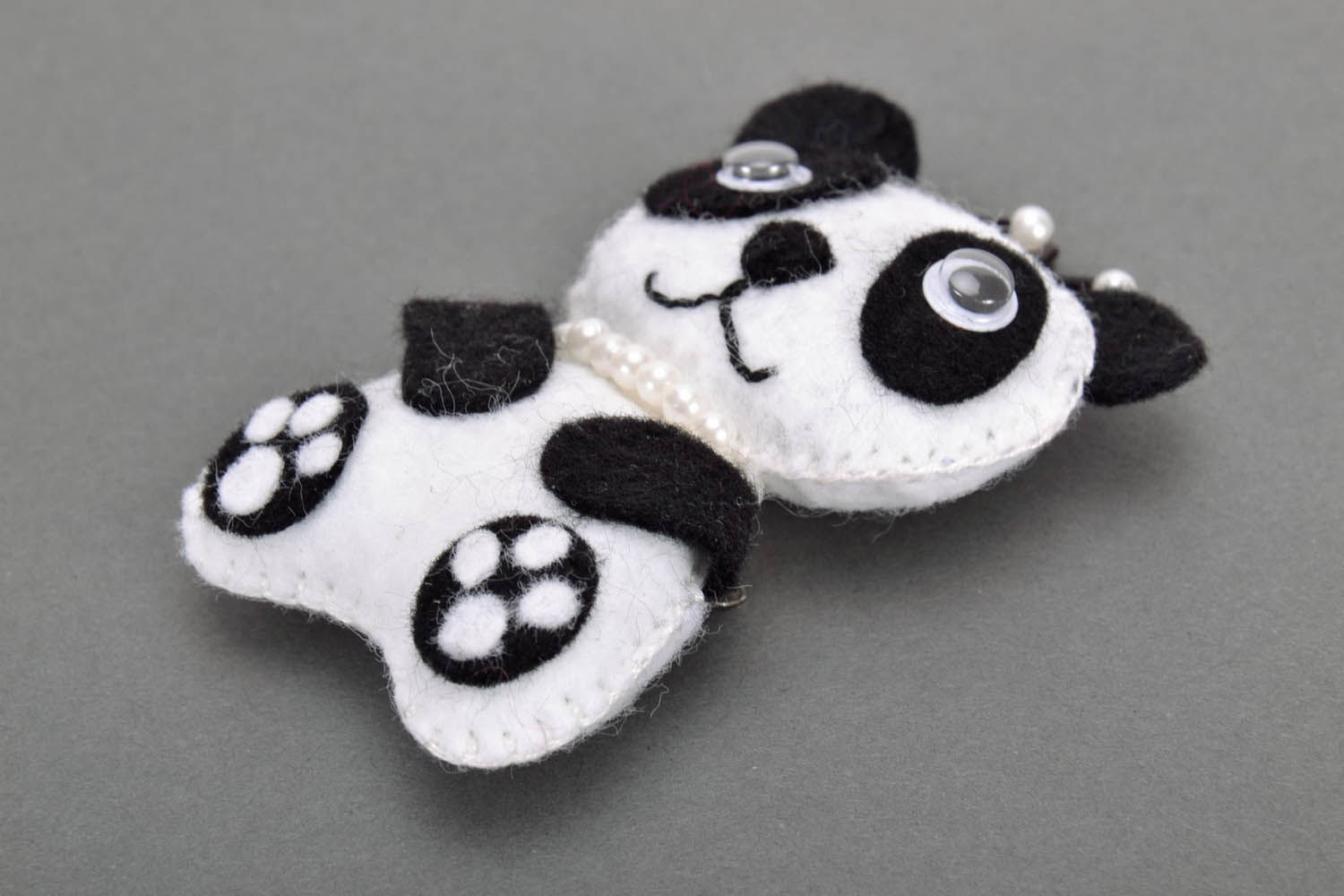 Broche originale en laine naturelle Panda photo 3