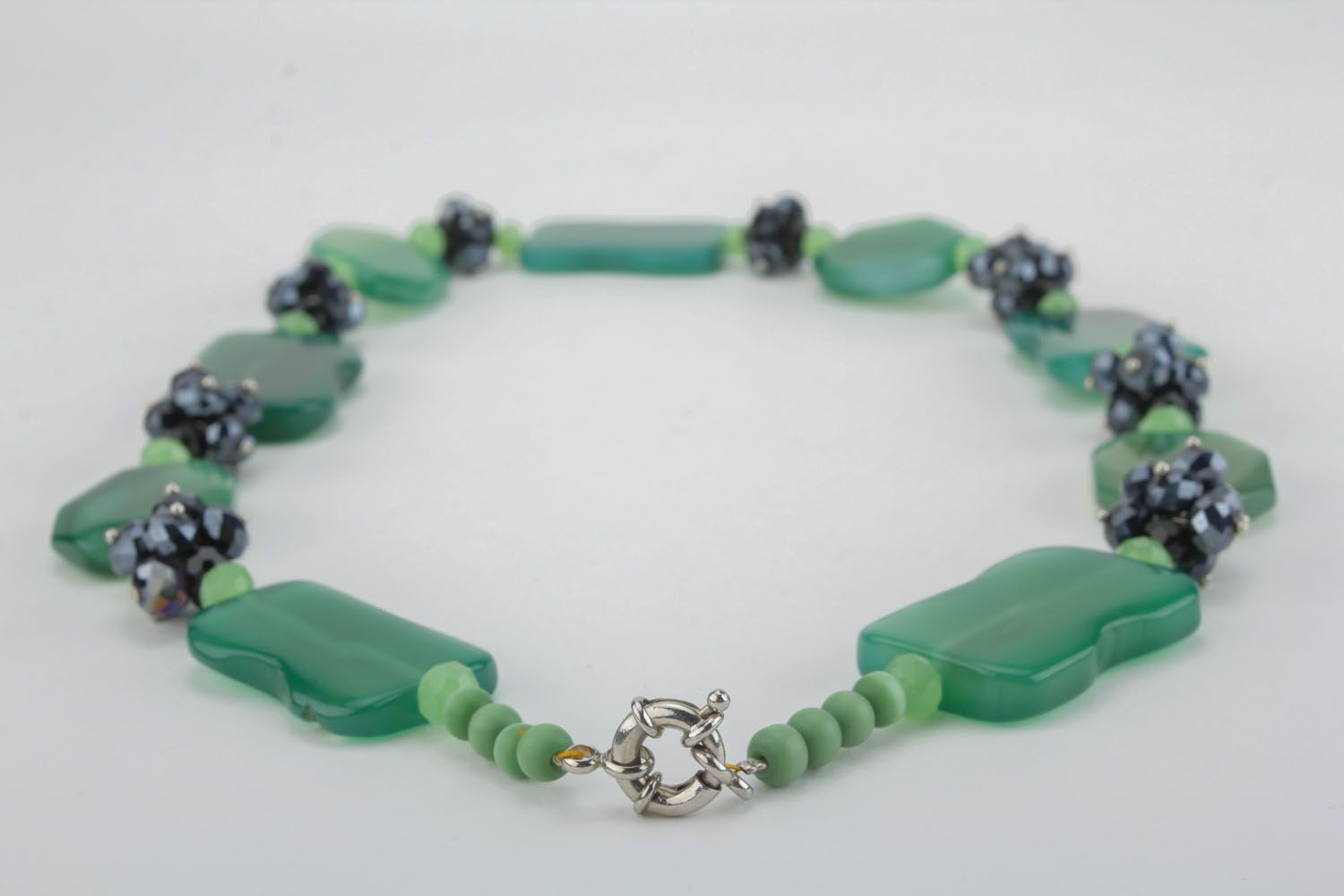 Green necklace with natural stones photo 2