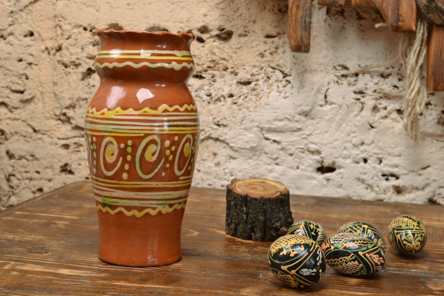 Kleine dekorative Vase aus Ton mit Bemalung braun handmade ungewöhnlich für Haus foto 1