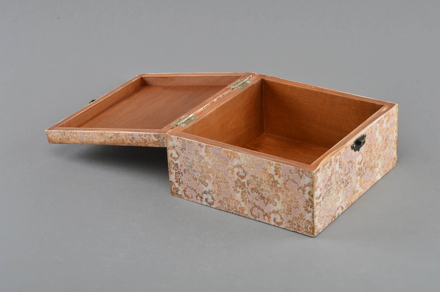 Boîte décorative en bois faite main technique de serviettage avec serrure photo 2