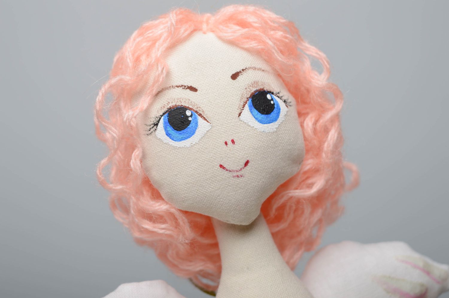 Авторская кукла игрушка с петелькой из ткани  фото 2
