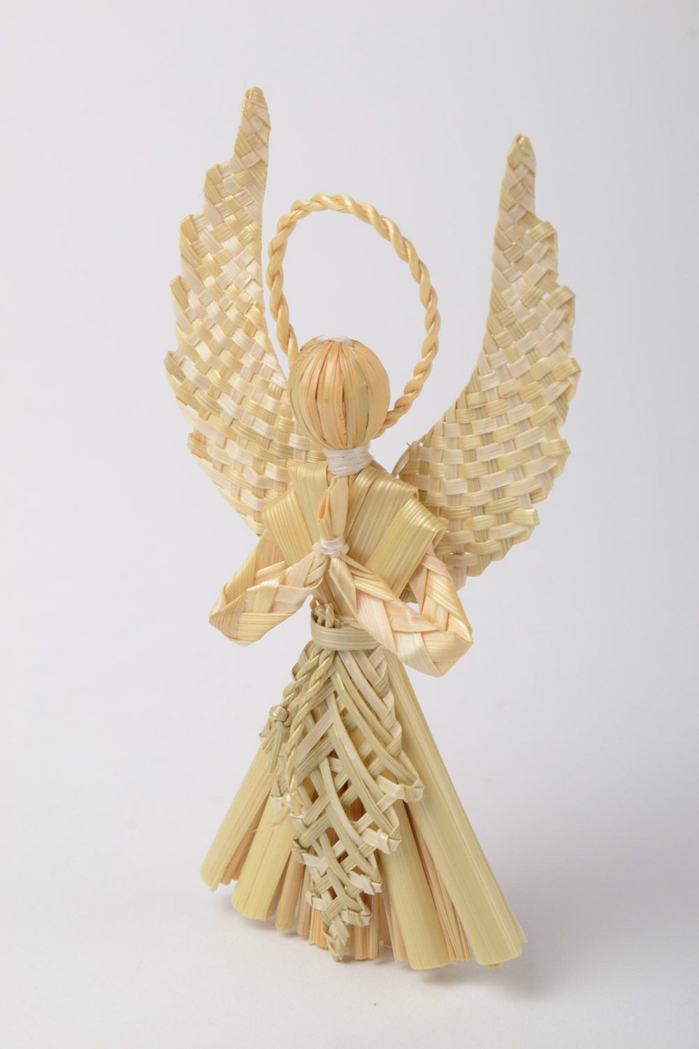 Интерьерная подвеска плетеная из соломы хэнд мэйд в виде Ангела-хранителя фото 2