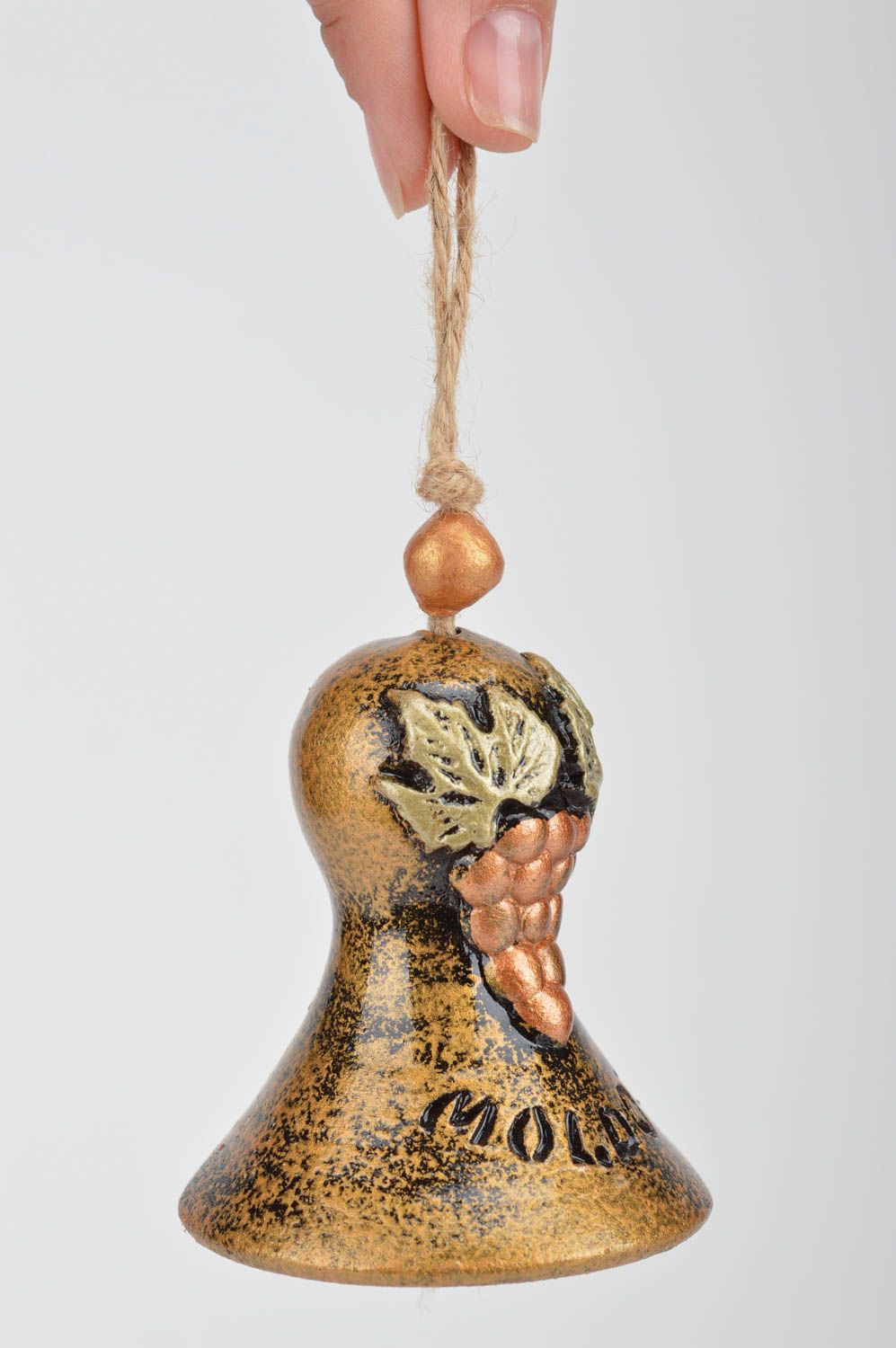 Глиняный колокольчик расписанный красками с виноградными гроздьями ручной работы фото 3