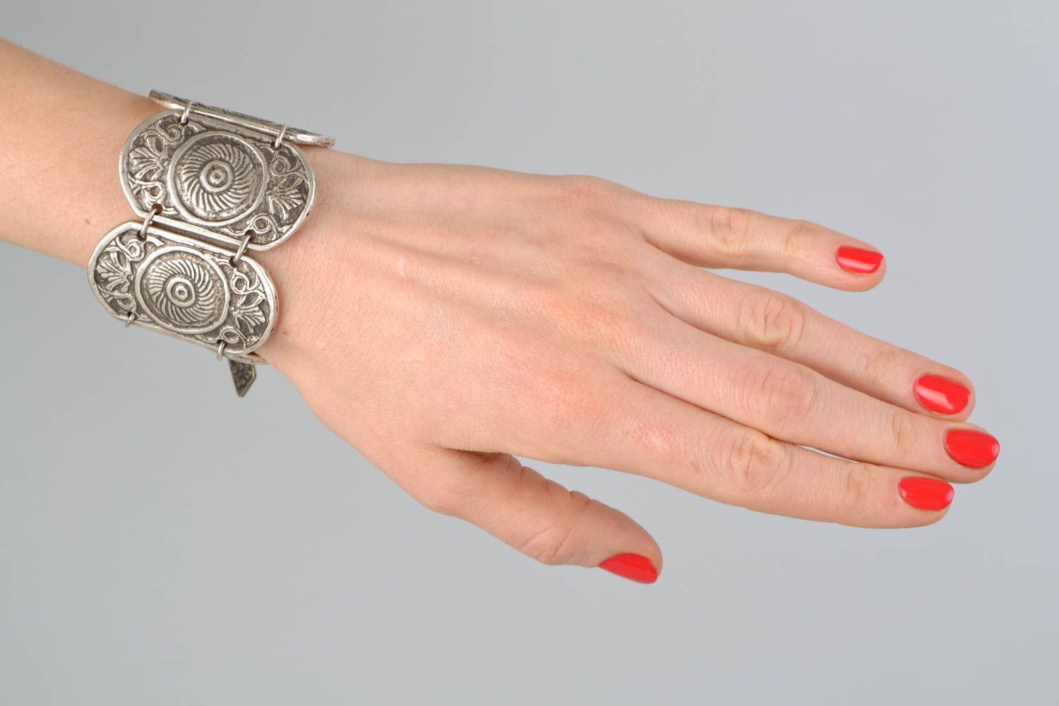 Jolie bracelet en métal de style ethnique fait main large pour femme cadeau  photo 2