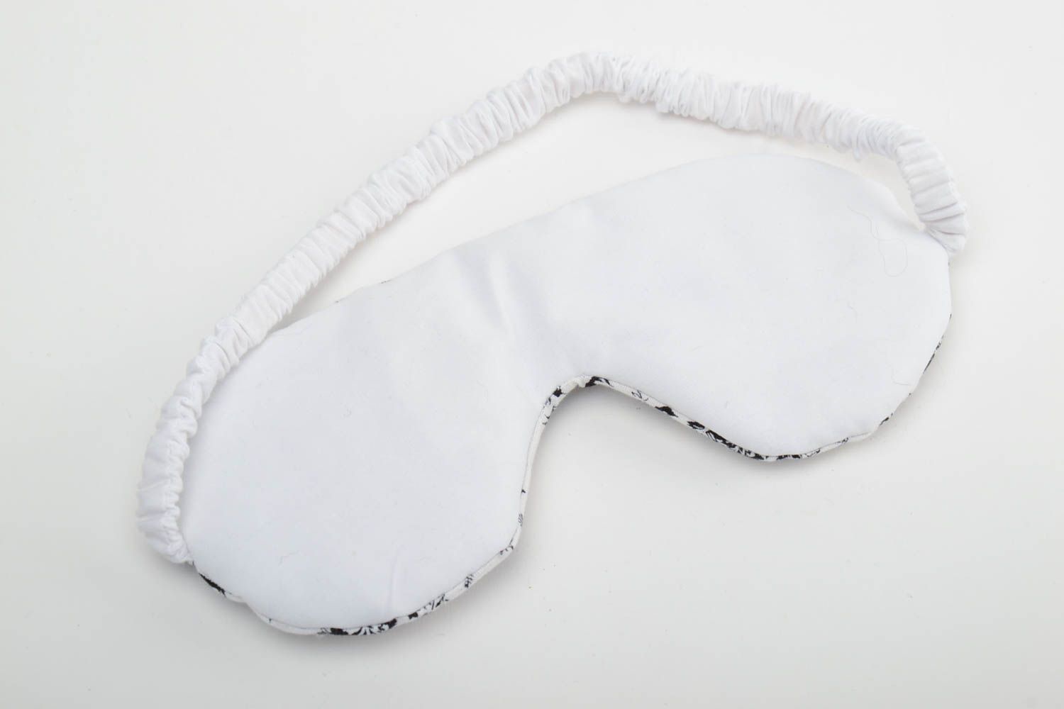Schöne Schlafmaske aus Baumwolle in Weiß mit Herzen mit Gummizug von Handarbeit foto 4