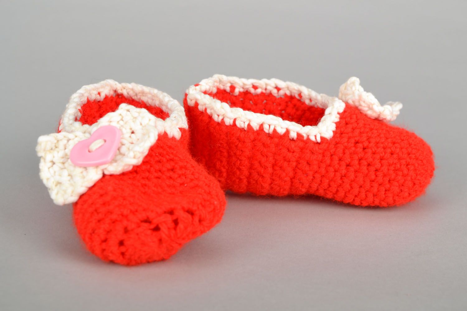 Chaussons de bébé tricotés rouges en mi-laine photo 3
