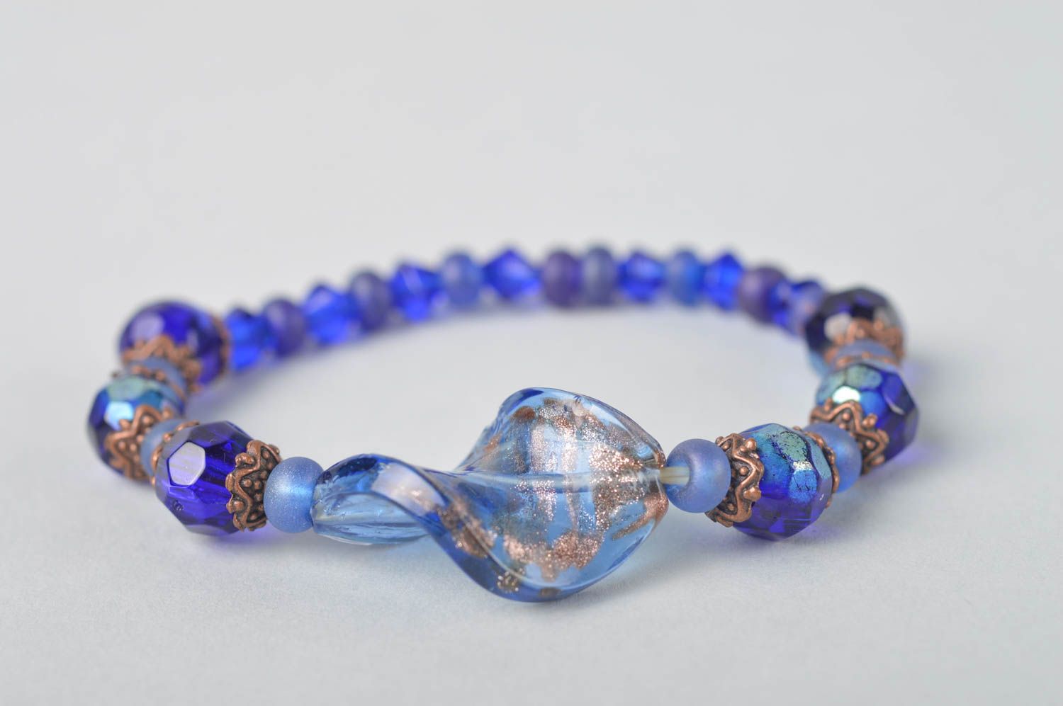 Bracelet tendance Bijou fait main bleu en perles plastiques Cadeau femme photo 5