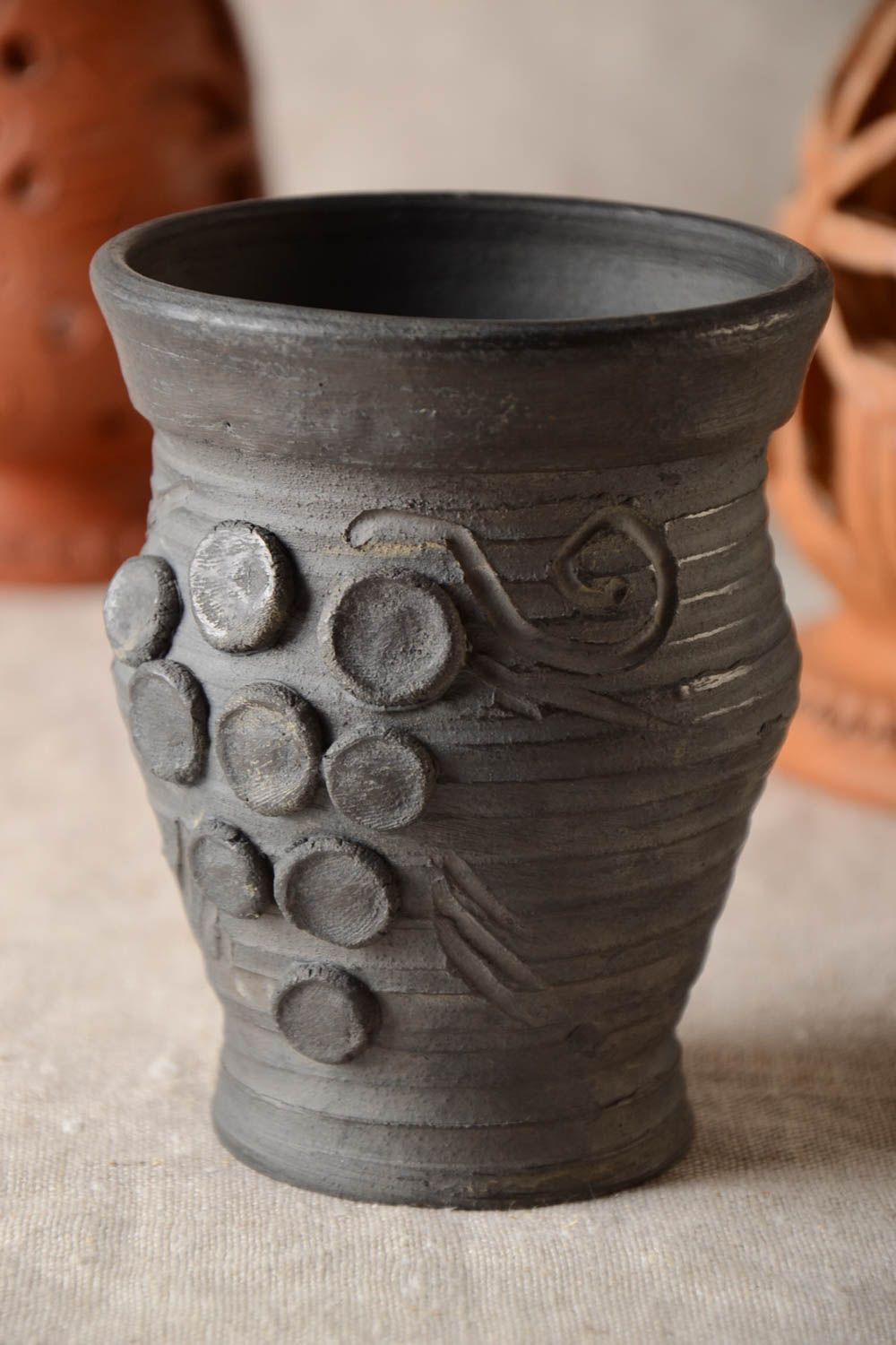 Глиняный бокал из чернодымленной керамики ручной работы оригинальный 400 мл фото 1