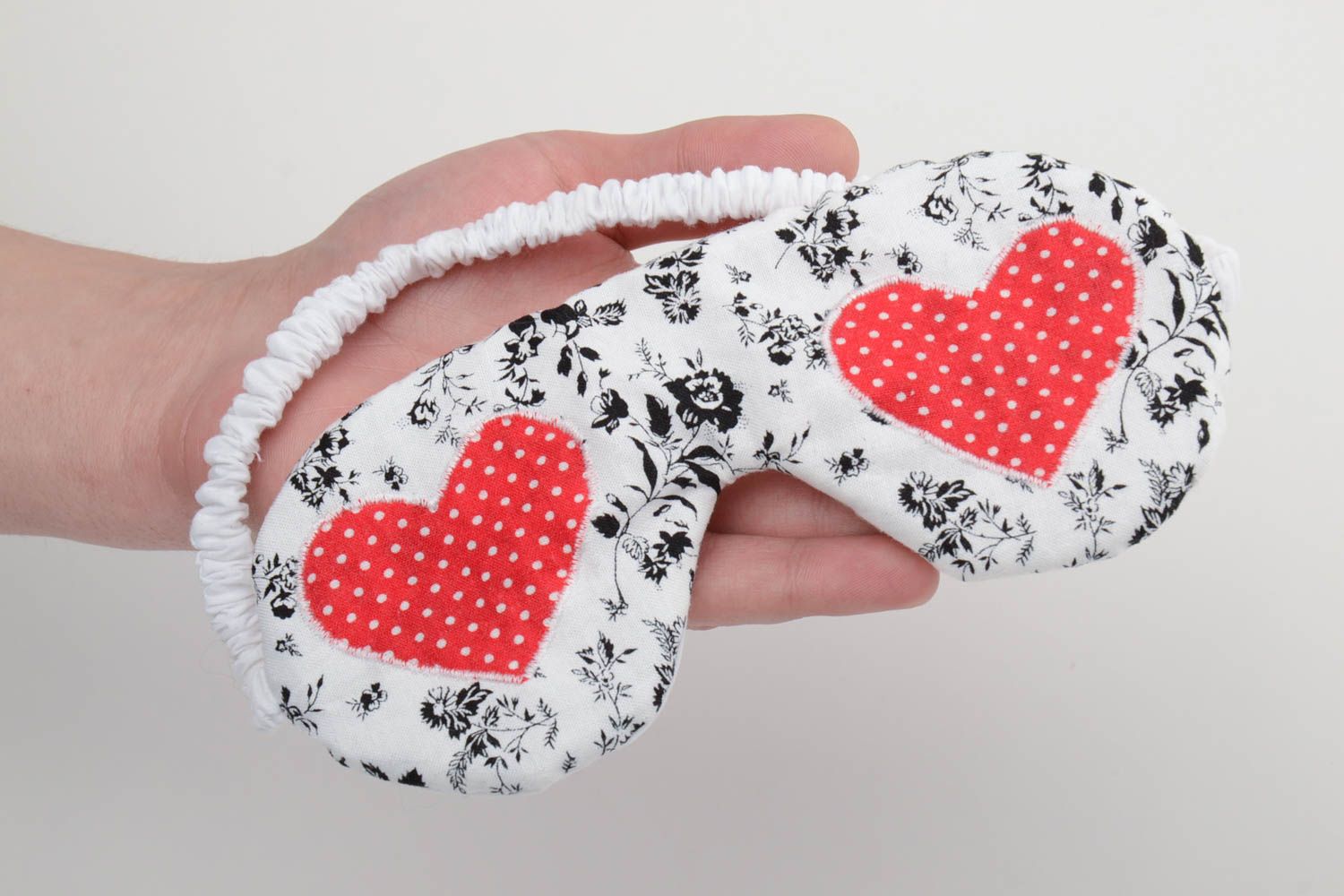 Handmade cotton fabric sleep mask with hearts print and elastic band photo 5