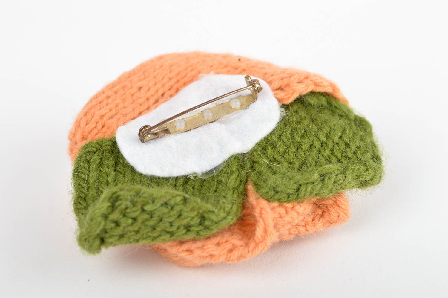 Broche fleur de couleur pêche Bijou fait main en laine au crochet Cadeau femme photo 5