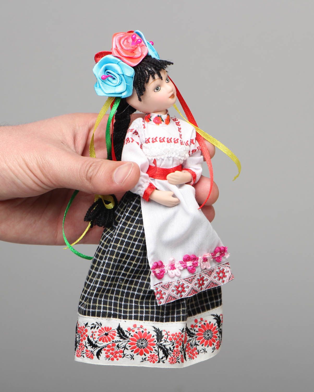 Авторская кукла фарфоровая в этническом платье фото 4
