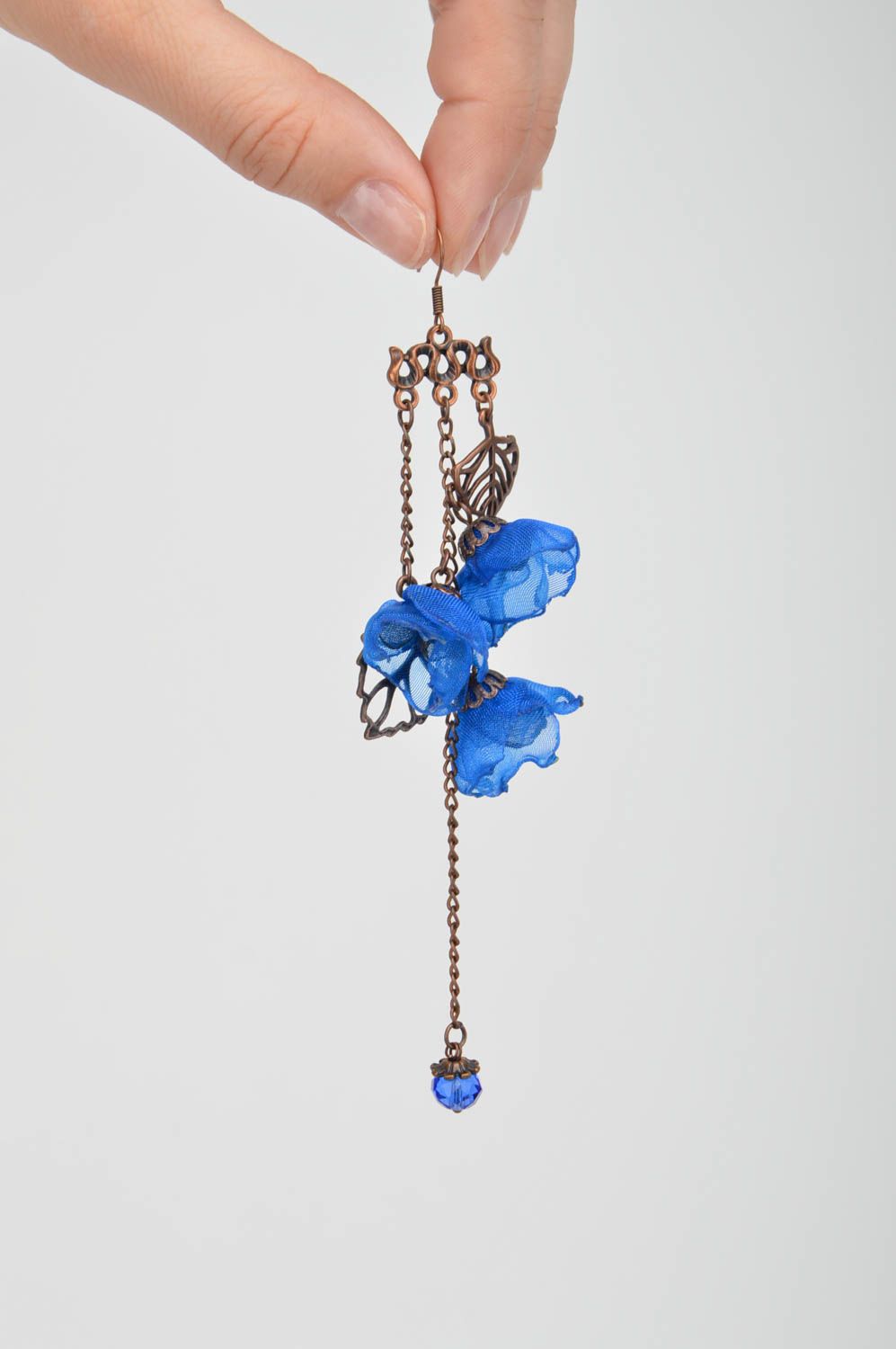 Серьги в виде цветов из шифона ручной работы авторские синие с подвесками фото 2